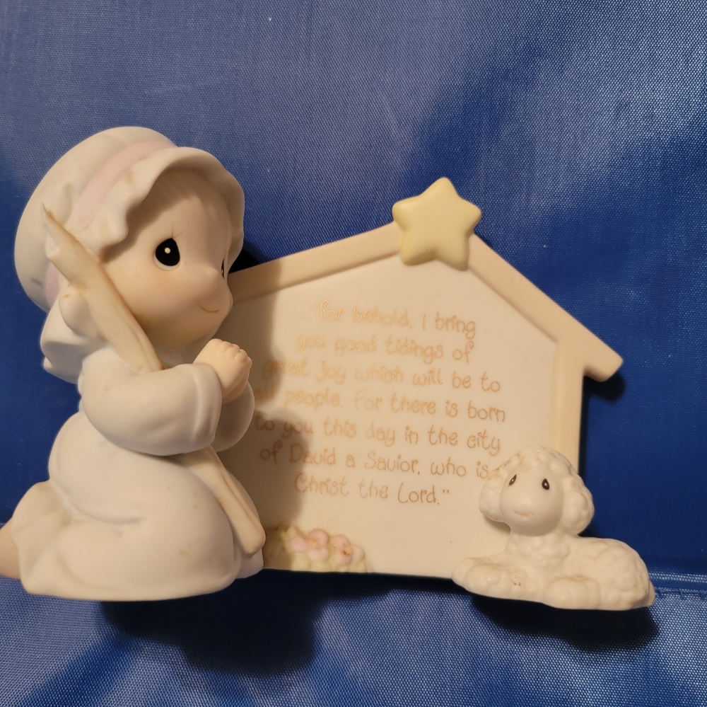 Precious Moments 1994 Porcelain décor Featuring scripture Luke 2:10-11 eleven
